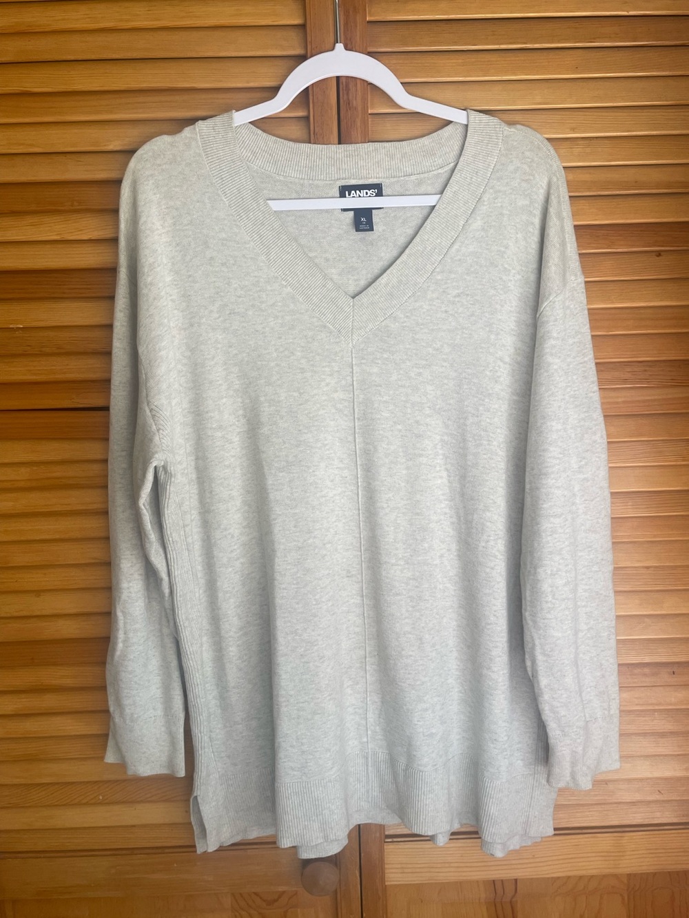 Lands' End Women’s V-Neck Sweater in Light Heather Gray. XL